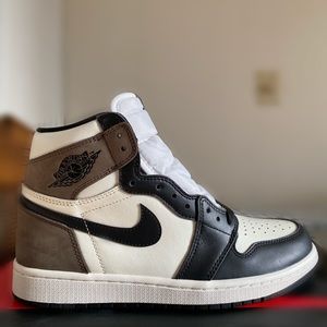 Jordan 1 Dark Mocha size 8